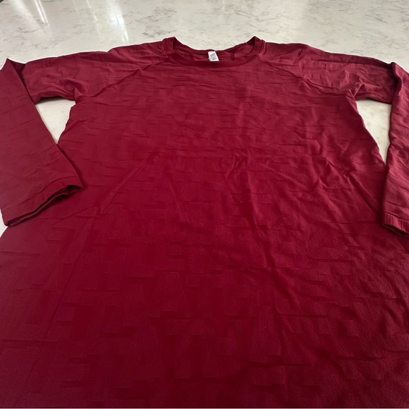 Athleta Momentum Long Sleeve Tee in Decadent Red Logo. XL - Picture 11 of 13